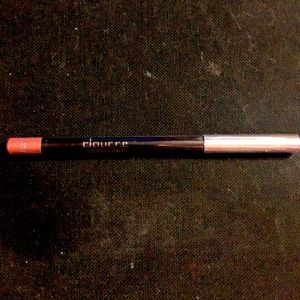 Doucce lip definer pencil in color Estella 480